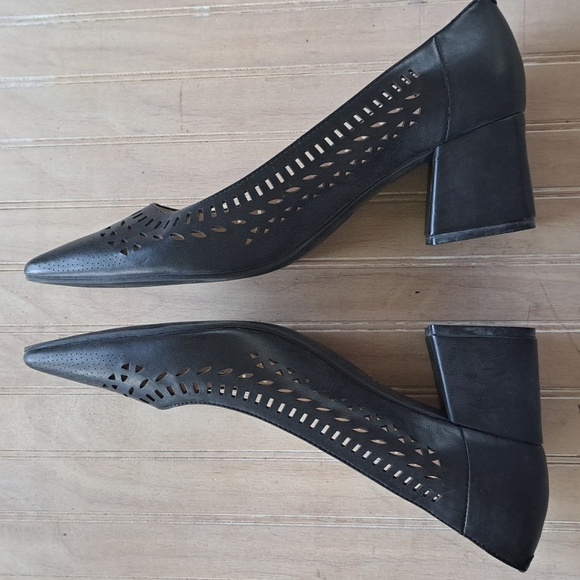 Unisa Unwoka Classy Women's Cutout Pointy Toe Block Heel Pumps Perforated - Picture 7 of 10